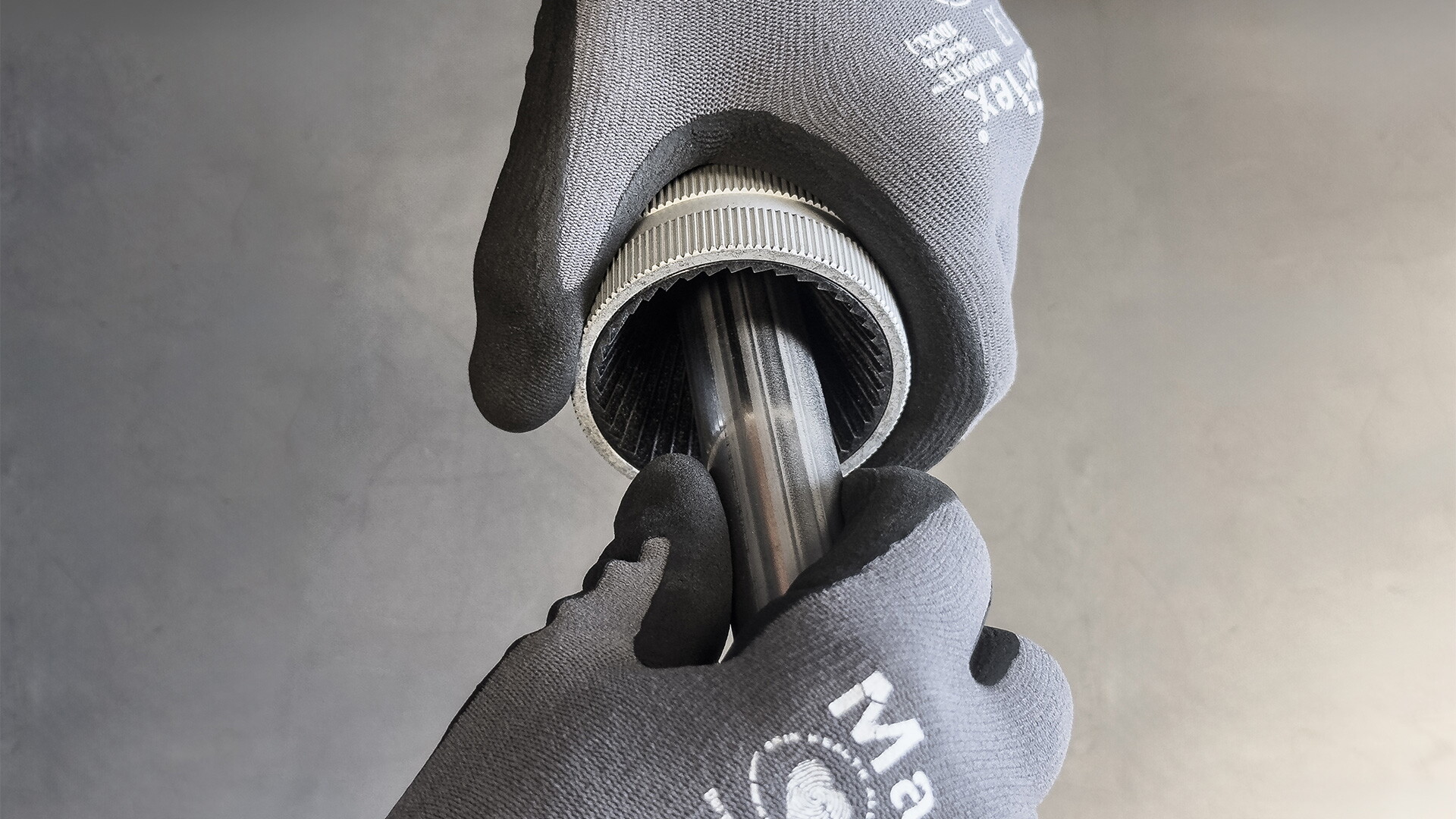 Suitable tools and accessories for precise deburring